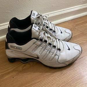 Men’s NIKE SHOX SIZE 10.5
